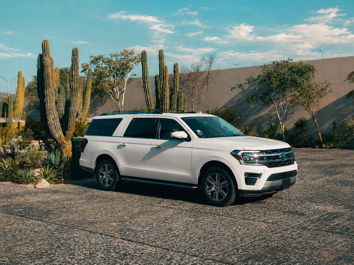 Ford Expedition SUV for private transfers in Los Cabos